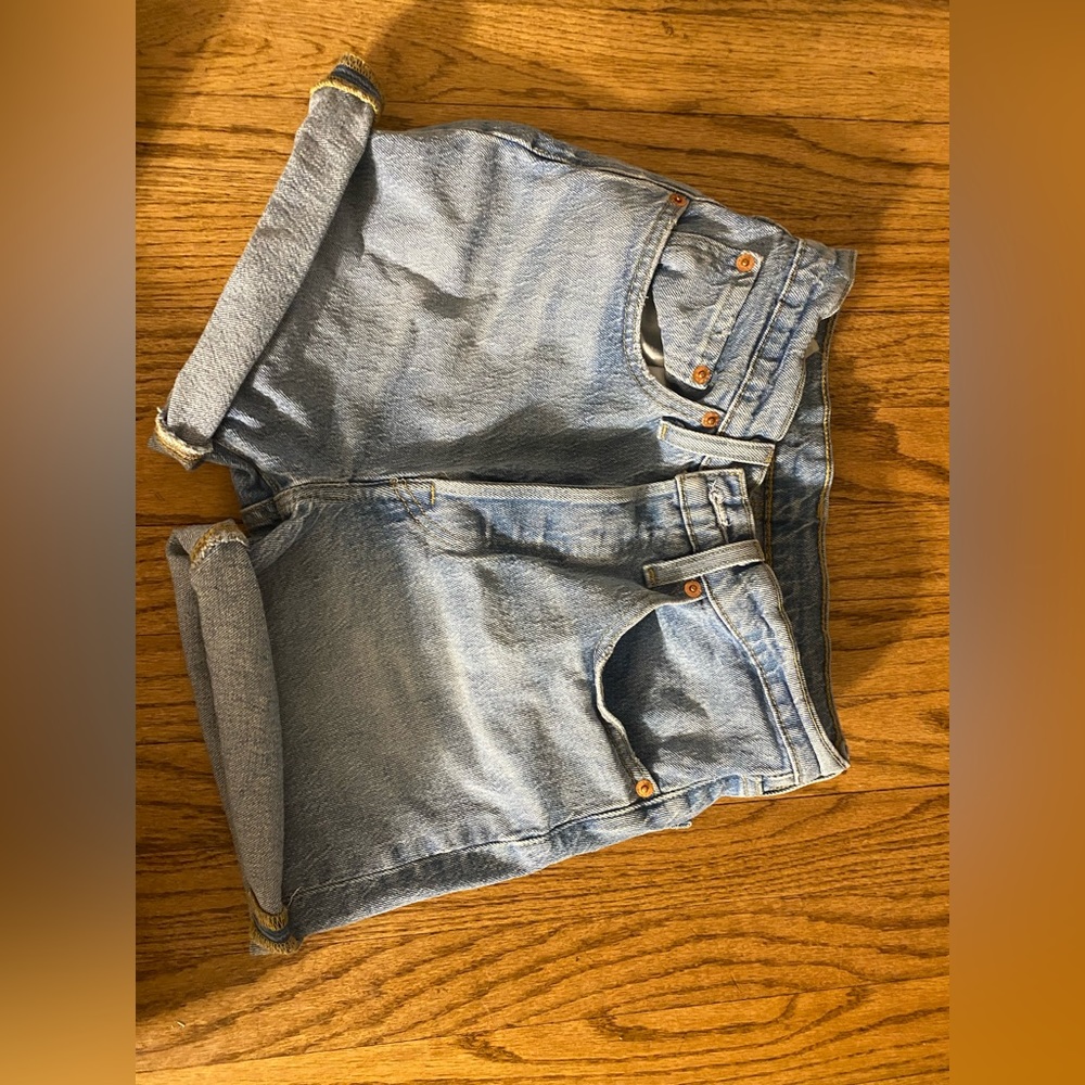 Levi light wash shorts (can unroll)